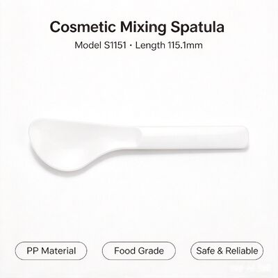 جودة  Food grade PP cosmetic spatula S1151, 115.1mm plastic beauty mixing scoop. Smooth curved head for mixing mask powder & applying skincare cream, ideal for beauty salon & home DIY skincare مصنع