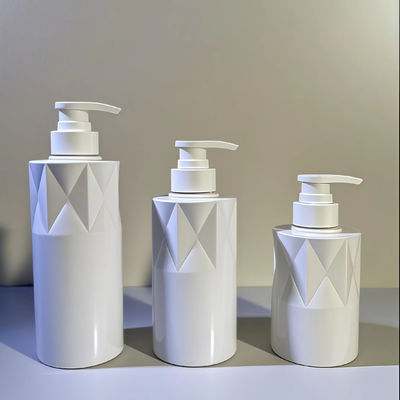 زجاجة مستحضرات تجميل PET ذات شكل زجاجي مع مضخة ضغط وشعار مخصص 5000 قطعة موك 15-35 يومًا تسليم