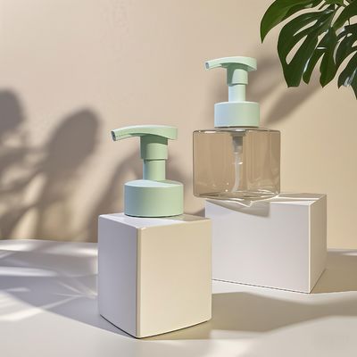 زجاجة مضخة لوشن تجميلية مربعة الشكل مع مادة PET ومضخة ضغط لتغليف العناية بالبشرة