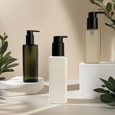 زجاجة بلاستيكية مربعة الشكل من البولي إيثيلين تيرفثالات مع ختم مضخة ضغط لتعبئة مستحضرات التجميل والعناية الشخصية بألوان مخصصة